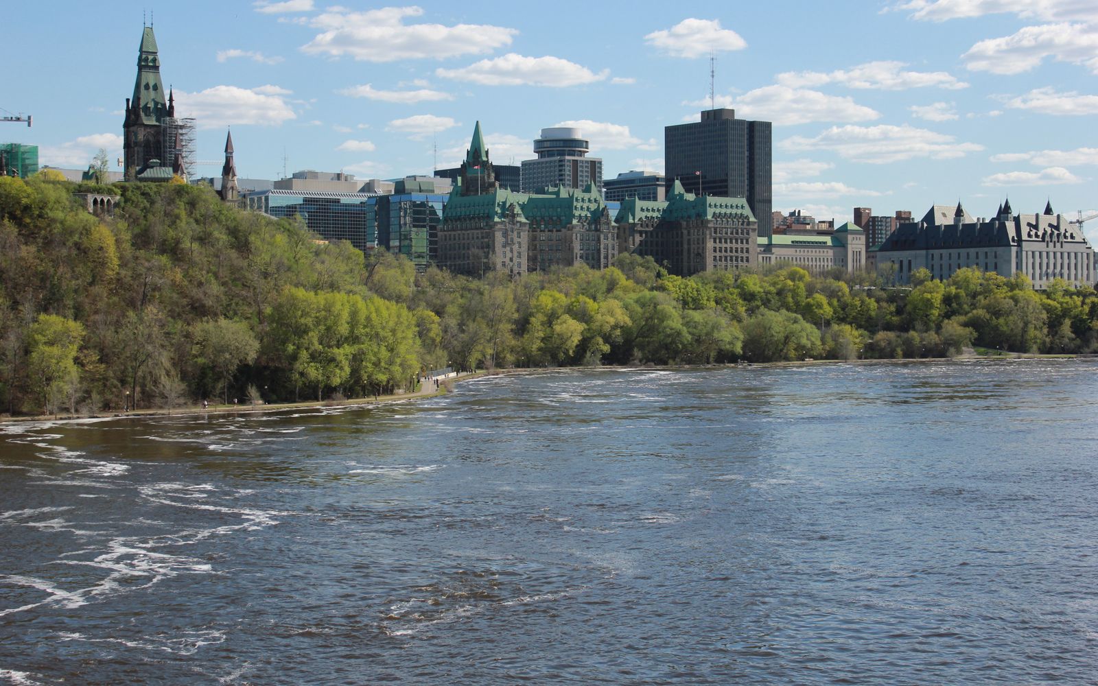 Ottawa Parliament buildings beside the river